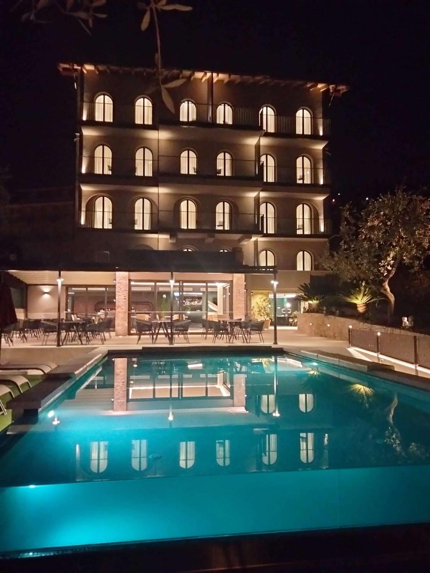 Hotel Ristorante Al Caminetto Worldhotels Crafted Adults Only Torri Del Benaco